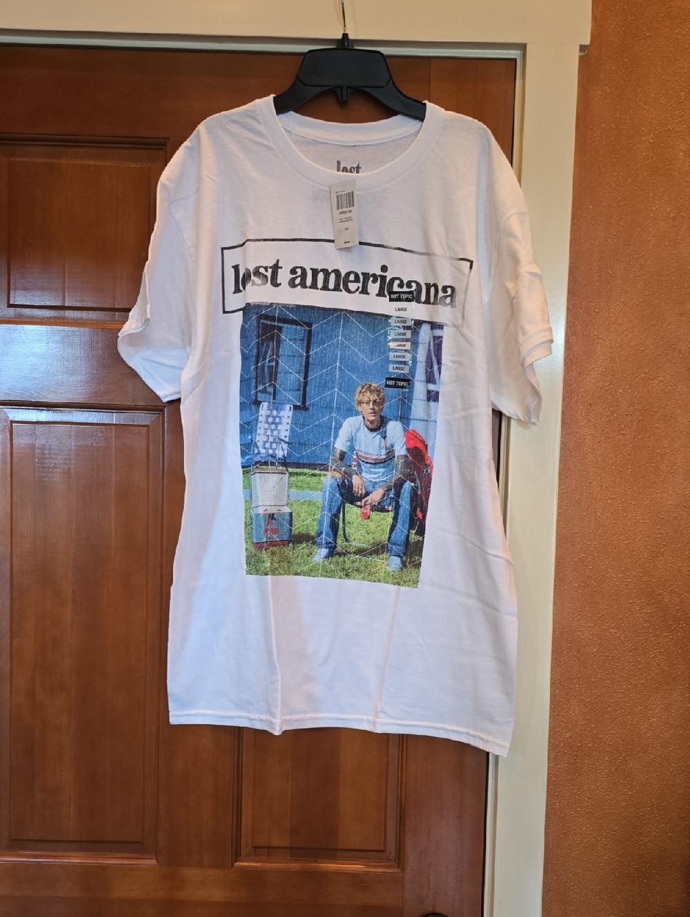 Lost Americana Men's LARGE White Graphic Tee with Blue and Green Photo.NWT!